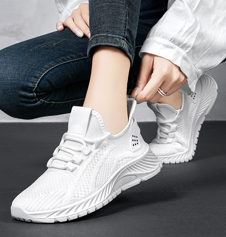 2025 New Lightweight Breathable Sports Tennis Shoes