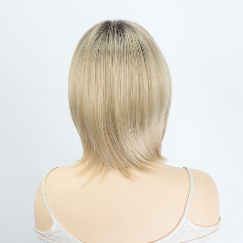 Modna damska peruka do ramion z grzywką