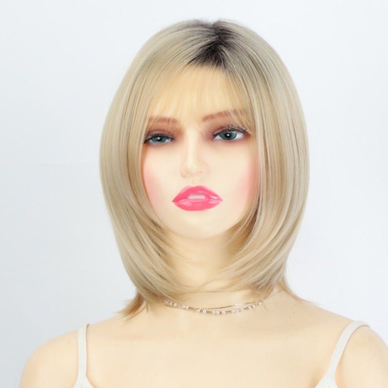 Modna damska peruka do ramion z grzywką