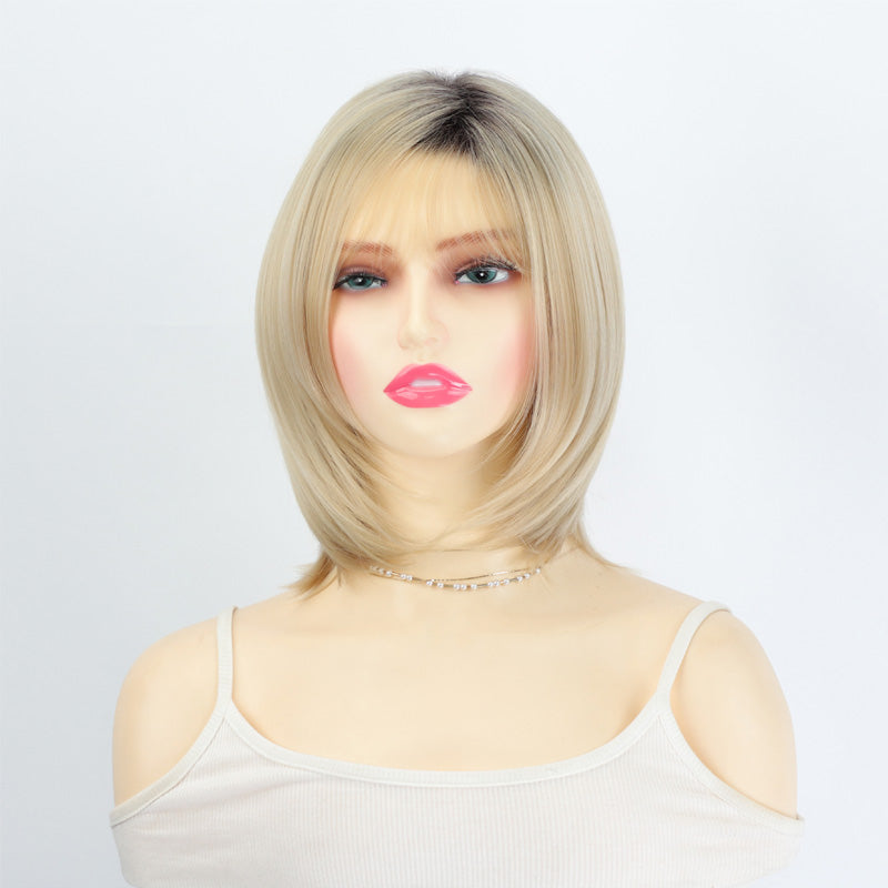 Modna damska peruka do ramion z grzywką